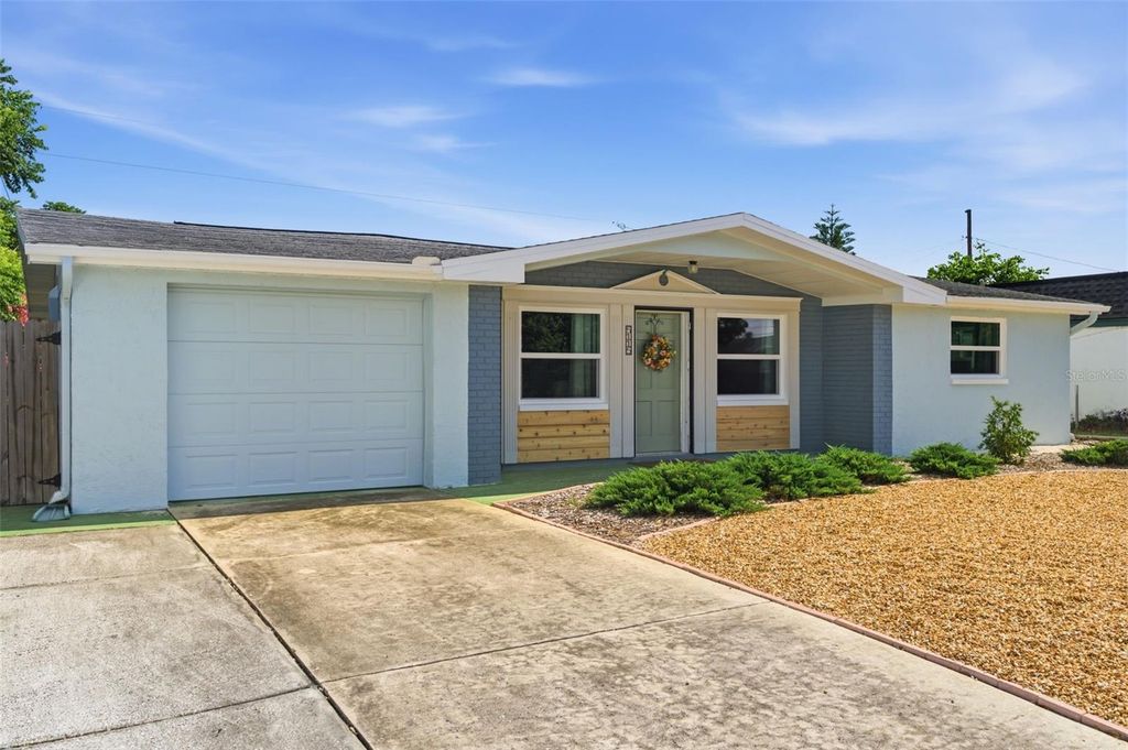 Image 5 of property listing at 5115 CHET DRIVE, New Port Richey, FL 34652