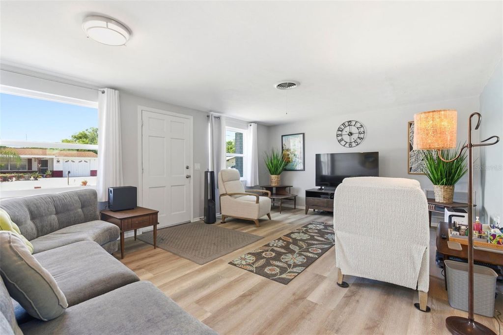 Image 8 of property listing at 5115 CHET DRIVE, New Port Richey, FL 34652
