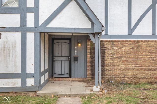 9792 Kingscross Court, Indianapolis, IN 46235