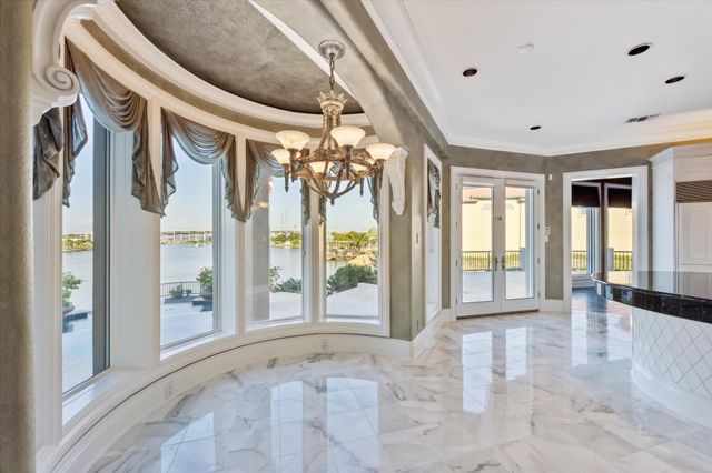 112 Bayou Lane, Kemah, TX 77565