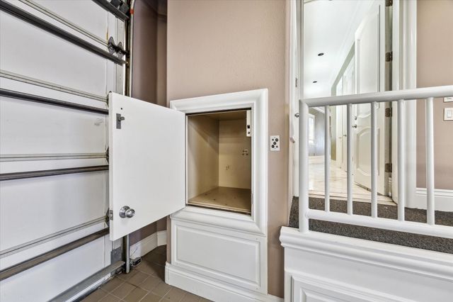 112 Bayou Lane, Kemah, TX 77565