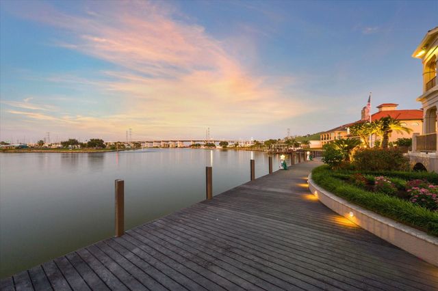 112 Bayou Lane, Kemah, TX 77565