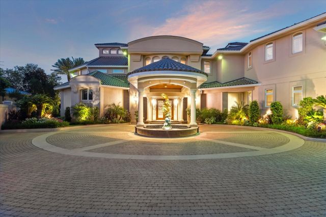 112 Bayou Lane, Kemah, TX 77565