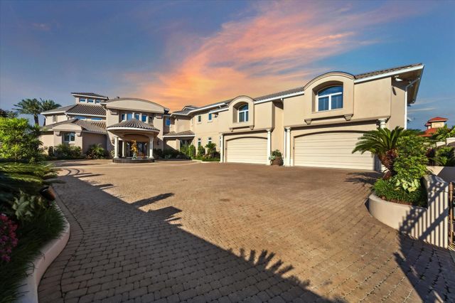 112 Bayou Lane, Kemah, TX 77565