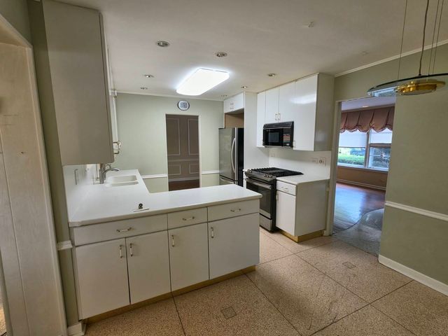 8634 Drake Avenue, Skokie, IL 60076