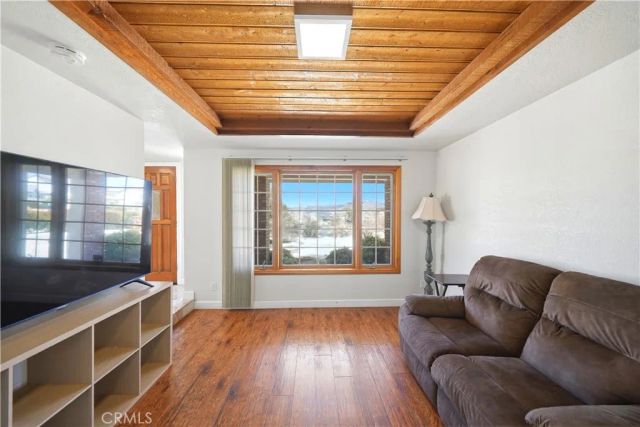 18380 Lakeview Drive, Victorville, CA 92395