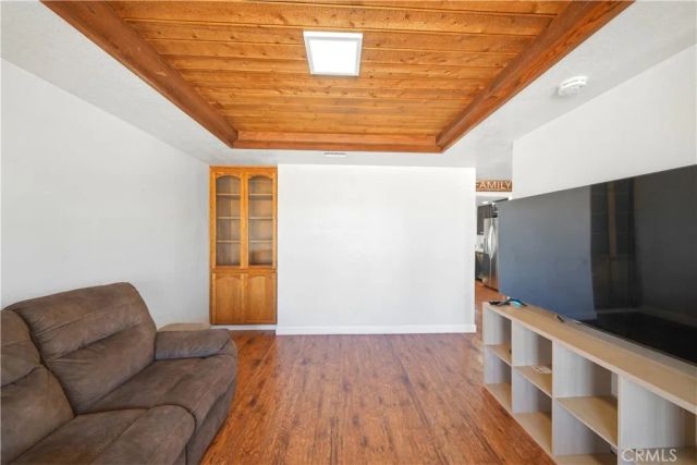 18380 Lakeview Drive, Victorville, CA 92395