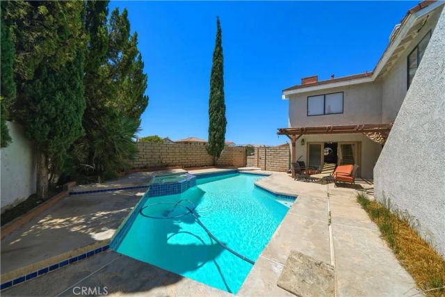 18380 Lakeview Drive, Victorville, CA 92395