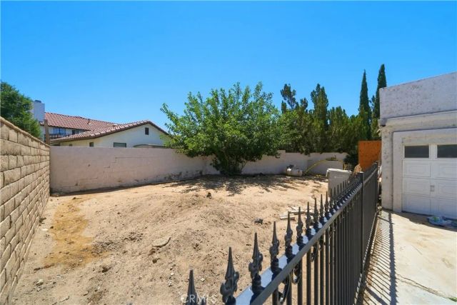 18380 Lakeview Drive, Victorville, CA 92395