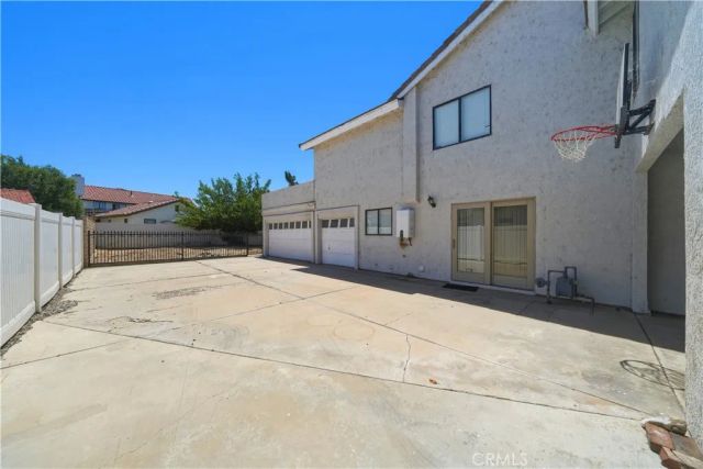18380 Lakeview Drive, Victorville, CA 92395