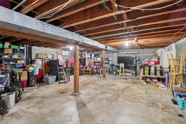 506 W Lincoln Avenue, Indianola, IA 50125