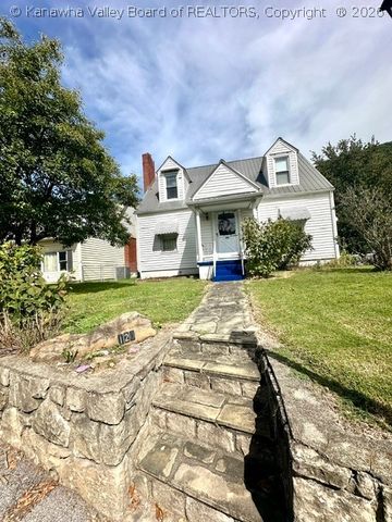 120 W Reynolds Avenue, Belle, WV 25015