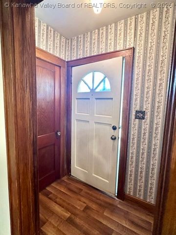 120 W Reynolds Avenue, Belle, WV 25015