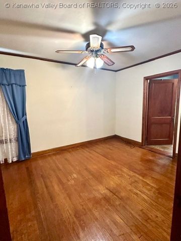 120 W Reynolds Avenue, Belle, WV 25015