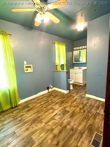 120 W Reynolds Avenue, Belle, WV 25015