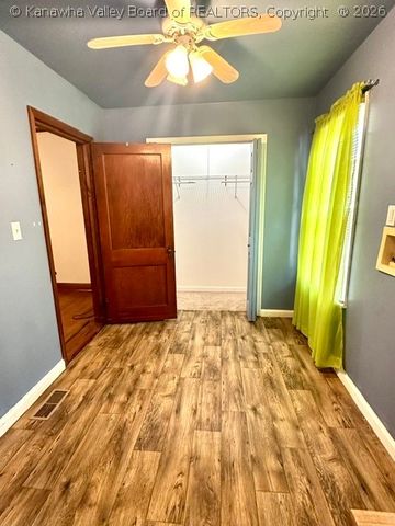 120 W Reynolds Avenue, Belle, WV 25015