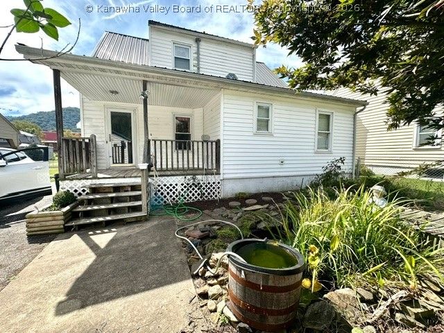 120 W Reynolds Avenue, Belle, WV 25015