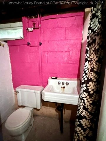 120 W Reynolds Avenue, Belle, WV 25015