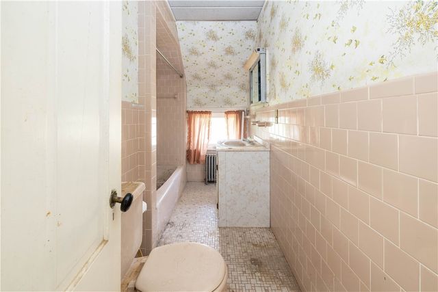 301 Glenwood Avenue, Pawtucket, RI 02860