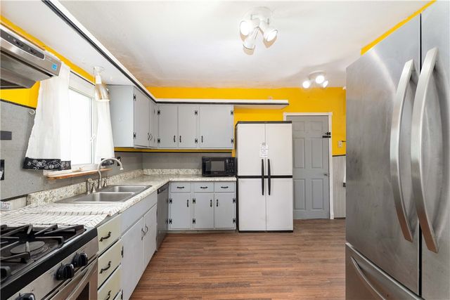 301 Glenwood Avenue, Pawtucket, RI 02860