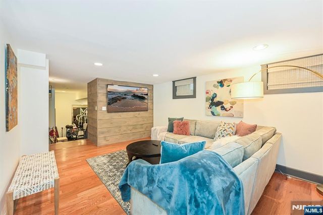 47 Van Allen Road, Glen Rock, NJ 07452