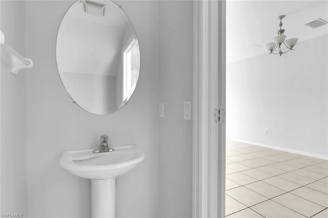 937 Hampton CIR 108, Naples, FL 34105
