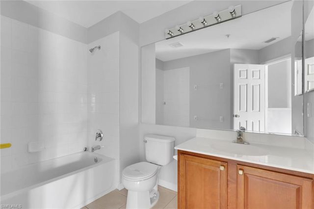 937 Hampton CIR 108, Naples, FL 34105