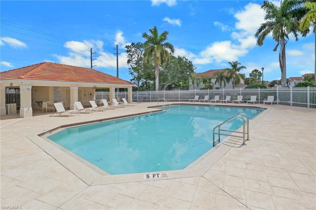 937 Hampton CIR 108, Naples, FL 34105