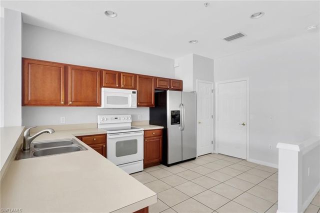 937 Hampton CIR 108, Naples, FL 34105