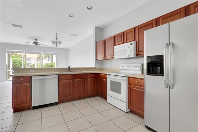 937 Hampton CIR 108, Naples, FL 34105