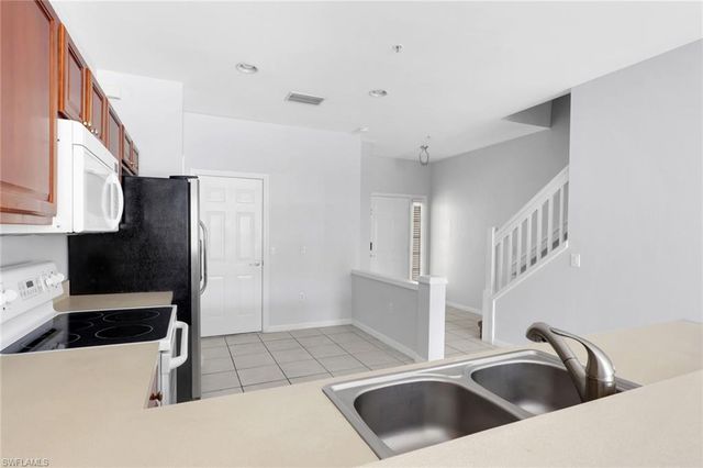 937 Hampton CIR 108, Naples, FL 34105