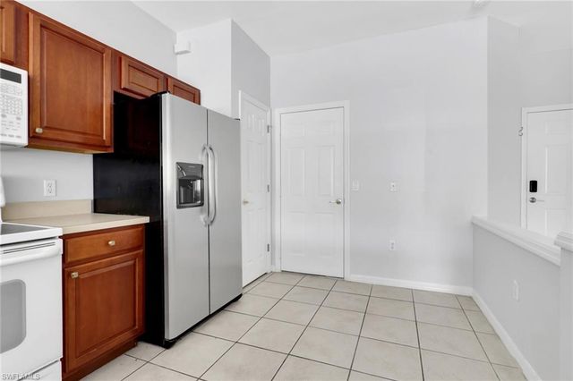 937 Hampton CIR 108, Naples, FL 34105