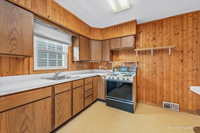 1034 W New York Street, Aurora, IL 60506