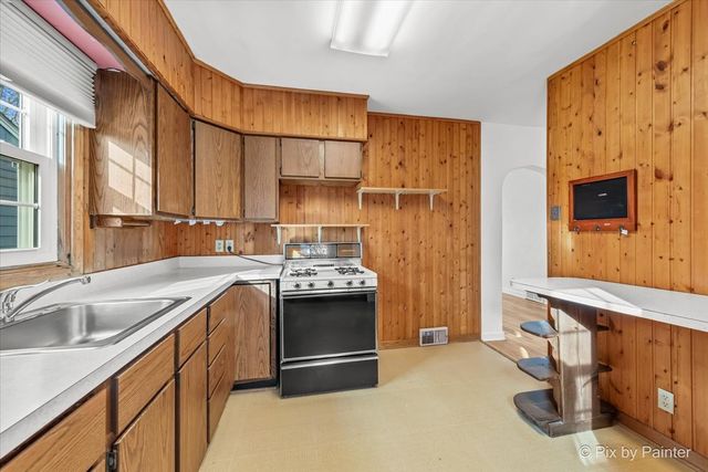 1034 W New York Street, Aurora, IL 60506