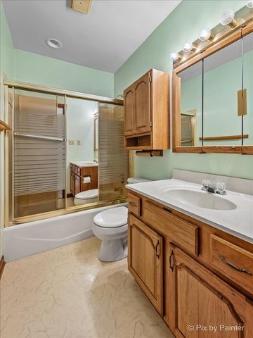 1034 W New York Street, Aurora, IL 60506