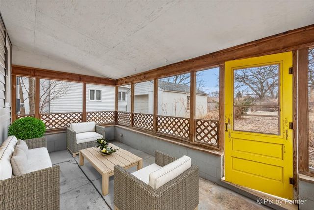 1034 W New York Street, Aurora, IL 60506