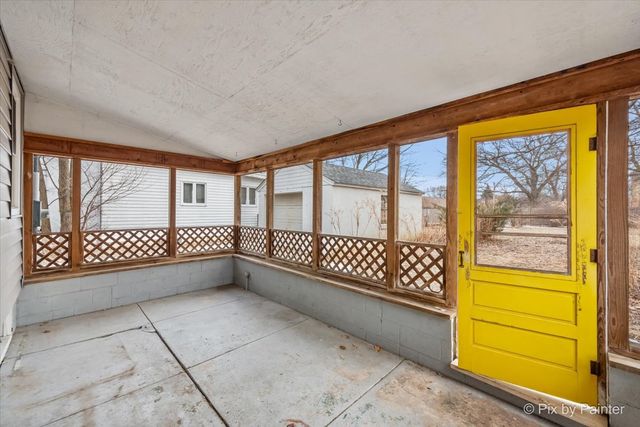 1034 W New York Street, Aurora, IL 60506