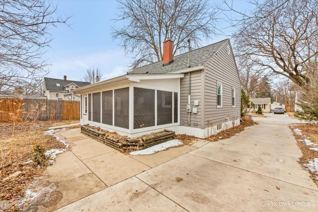 1034 W New York Street, Aurora, IL 60506