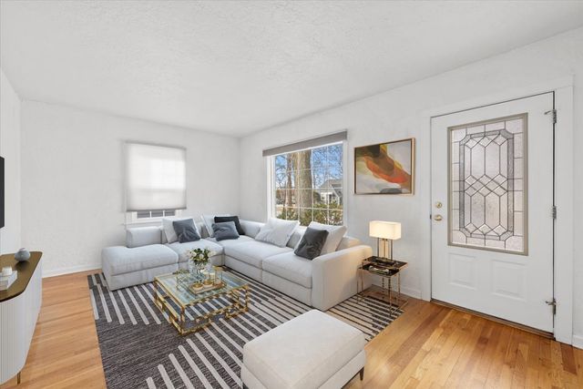 1034 W New York Street, Aurora, IL 60506