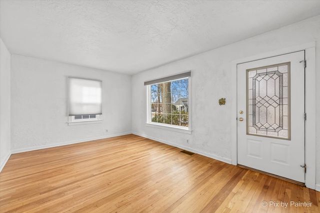 1034 W New York Street, Aurora, IL 60506