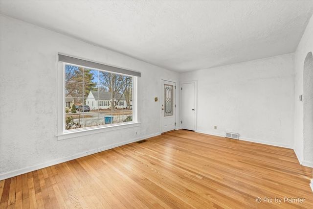 1034 W New York Street, Aurora, IL 60506