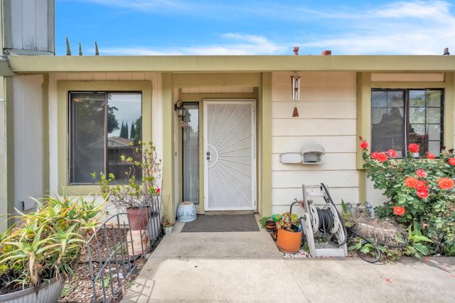 7551 Deltawind Dr, Sacramento, CA 95831