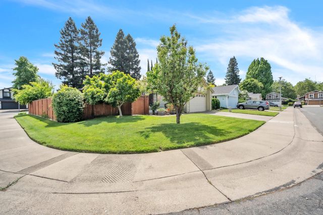 7551 Deltawind Dr, Sacramento, CA 95831