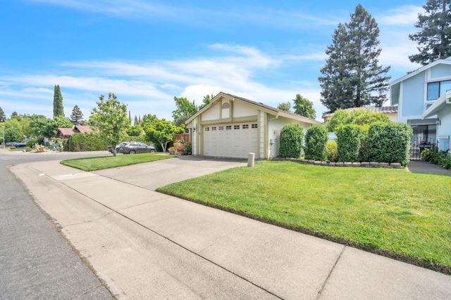 7551 Deltawind Dr, Sacramento, CA 95831