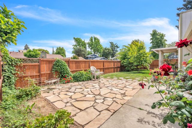 7551 Deltawind Dr, Sacramento, CA 95831