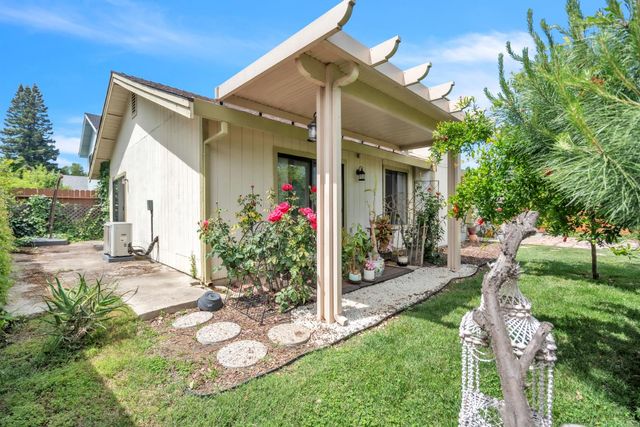 7551 Deltawind Dr, Sacramento, CA 95831