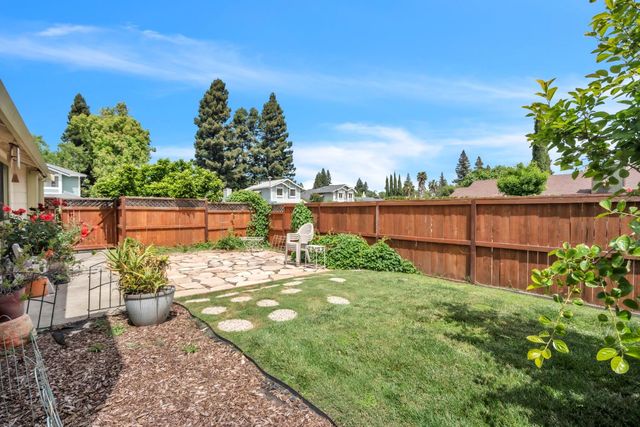 7551 Deltawind Dr, Sacramento, CA 95831