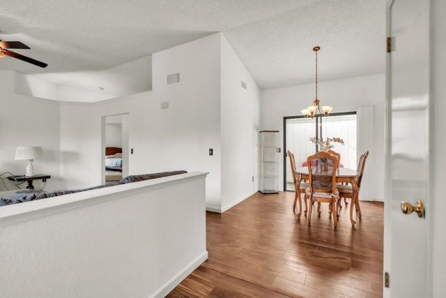 7551 Deltawind Dr, Sacramento, CA 95831