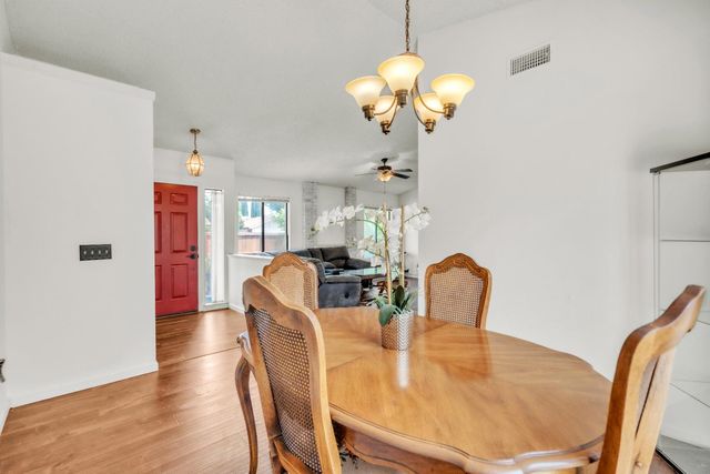 7551 Deltawind Dr, Sacramento, CA 95831