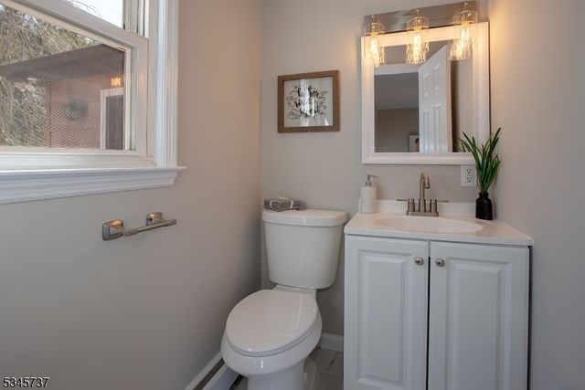 46 Cozy Lake Rd, Jefferson Twp., NJ 07438